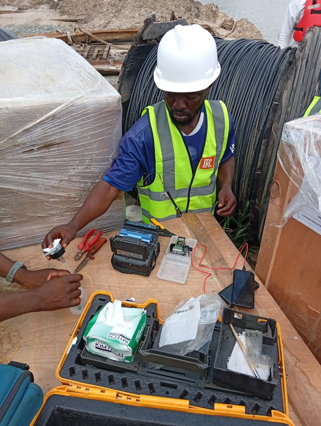 Rich & Ray fiber splicing work beside cable drums